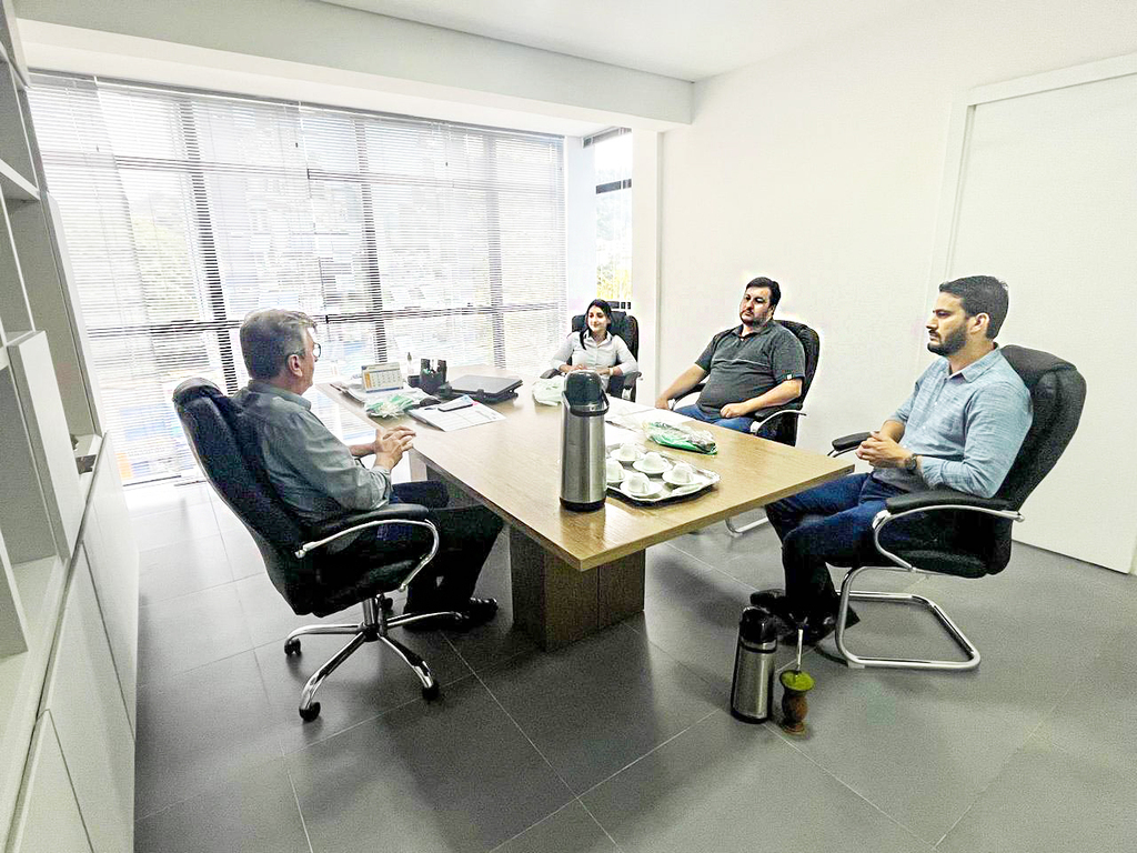 Representantes do Banco Sicredi visitam Prefeito e ao Secretário de Administração e Finanças de Capinzal