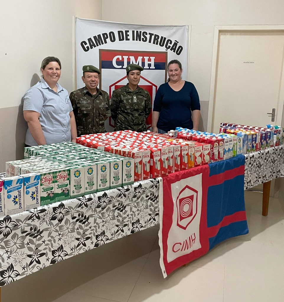 Diretor do CIMH entrega 248 litros de leite para a Fundação Hospitalar de Três Barras