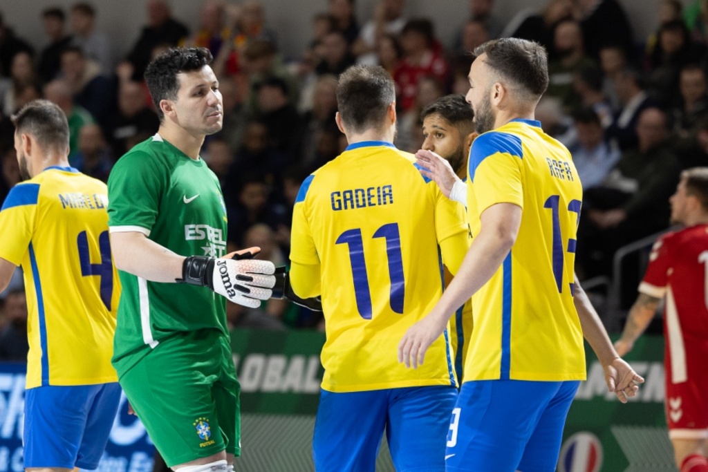 Seleção goleia Lituânia em último amistoso antes do Mundial de Futsal