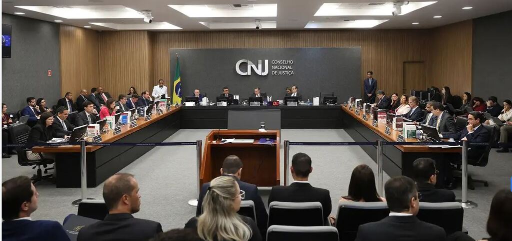 Foto: Luiz Silveira (Agência CNJ) - Em sessão, o CNJ decidiu manter o afastamento de dois desembargadores do Tribunal Regional Federal da 4ª Região