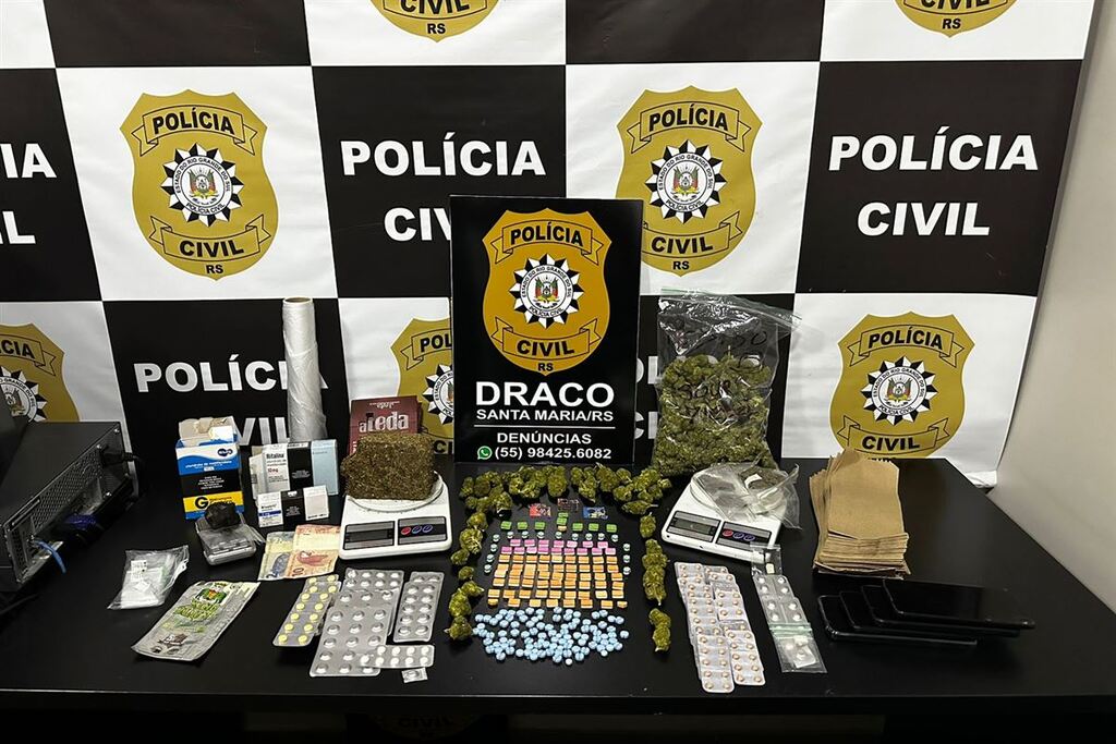 Foto: Polícia Civil - Grande quantidade de drogas e remédios foram apreendidos no Bairro São João
