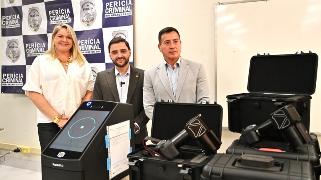 Foto: Rodrigo Ziebell/Ascom GVG - O vice-governador conheceu detalhes do Contactless, que serve para coletar impressões digitais em superfícies espelhadas