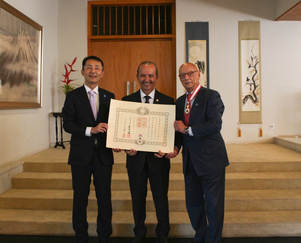 Senador Esperidião Amin é condecorado com medalha “Ordem do Sol Nascente, Raios de Ouro e Laço”, pela Embaixada do Japão