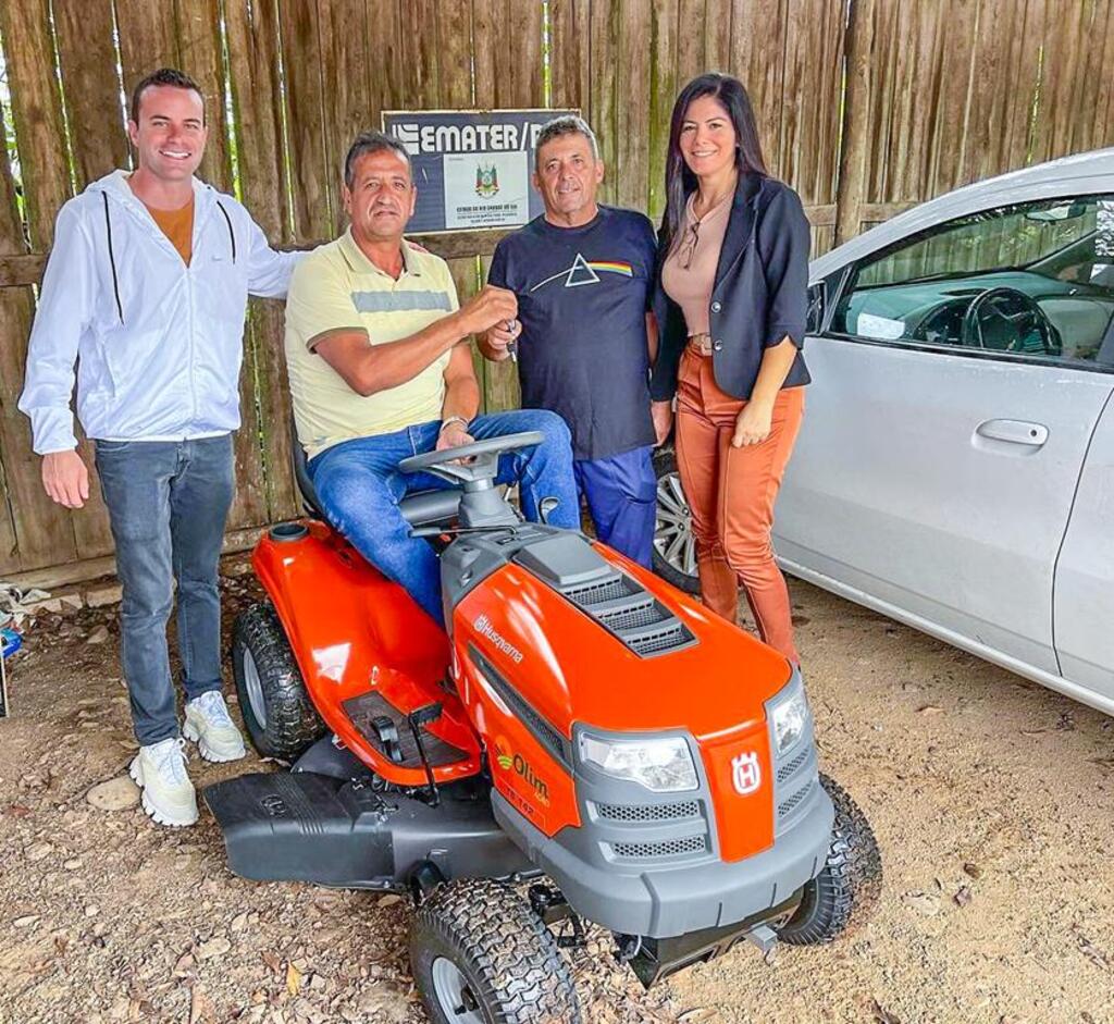 ADMINISTRAÇÃO MUNICIPAL DE MAMPITUBA  ADQUIRIU TRATOR  CORTADOR DE GRAMA