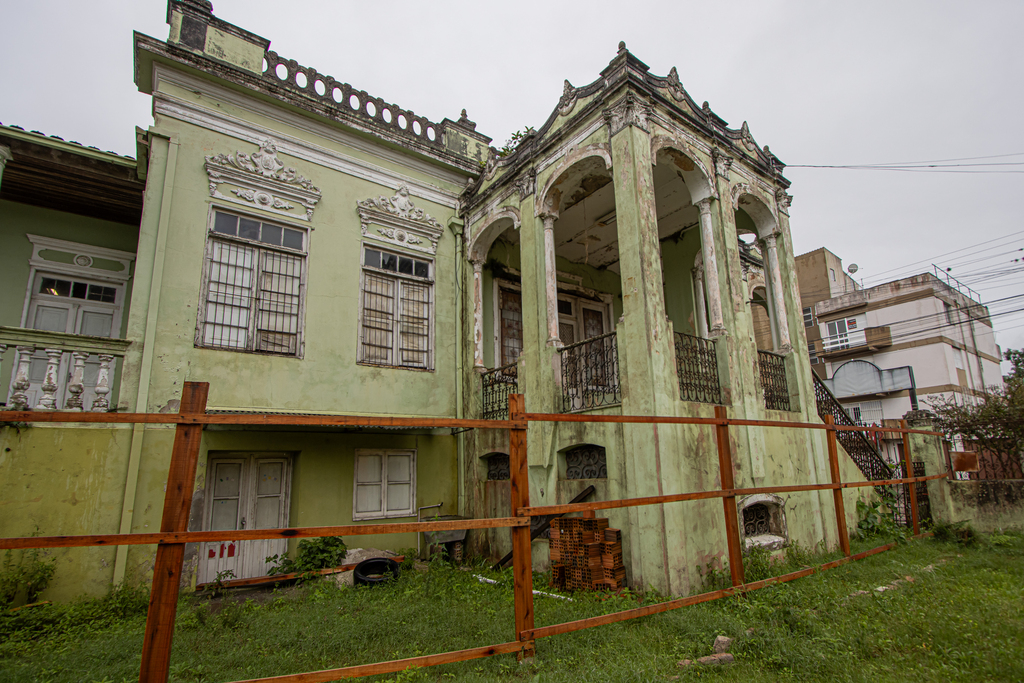 Com risco de desabamentos há oito anos, deterioração do Félix da Cunha continua avançando