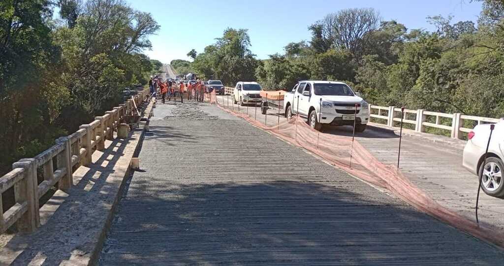 Dnit antecipa liberação de veículos pesados na ponte sobre o Arroio Bossoroca para domingo