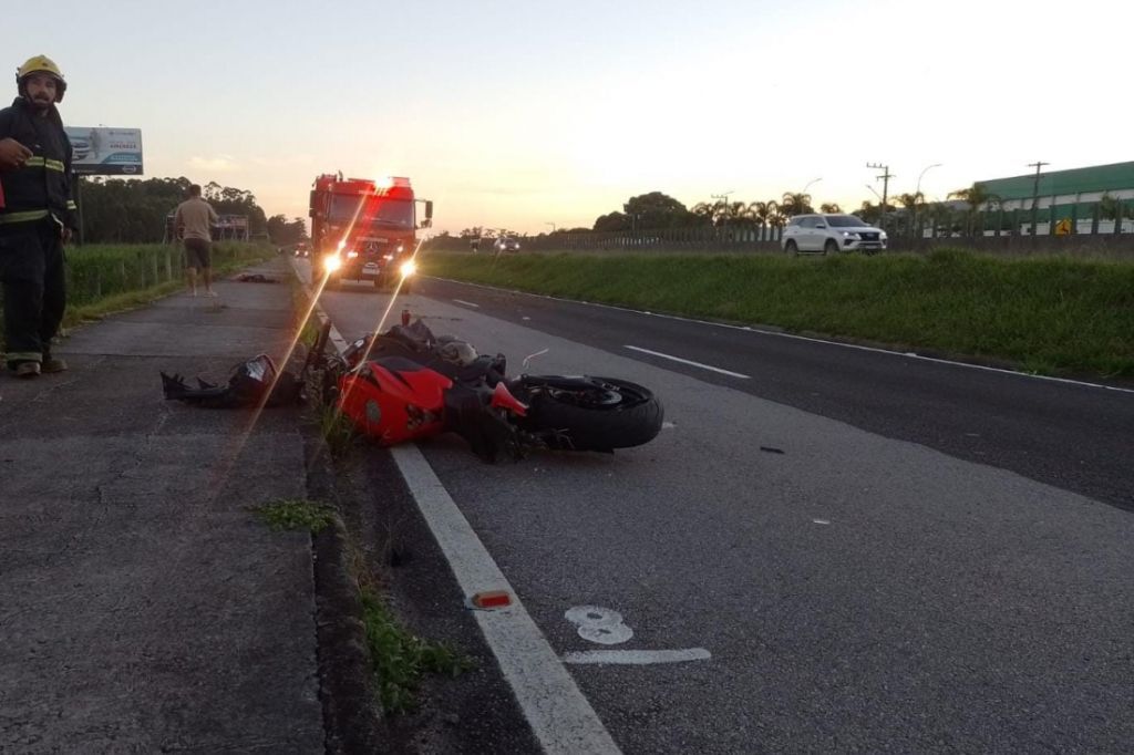 Motociclista de 43 anos morre neste domingo (21), em Laguna