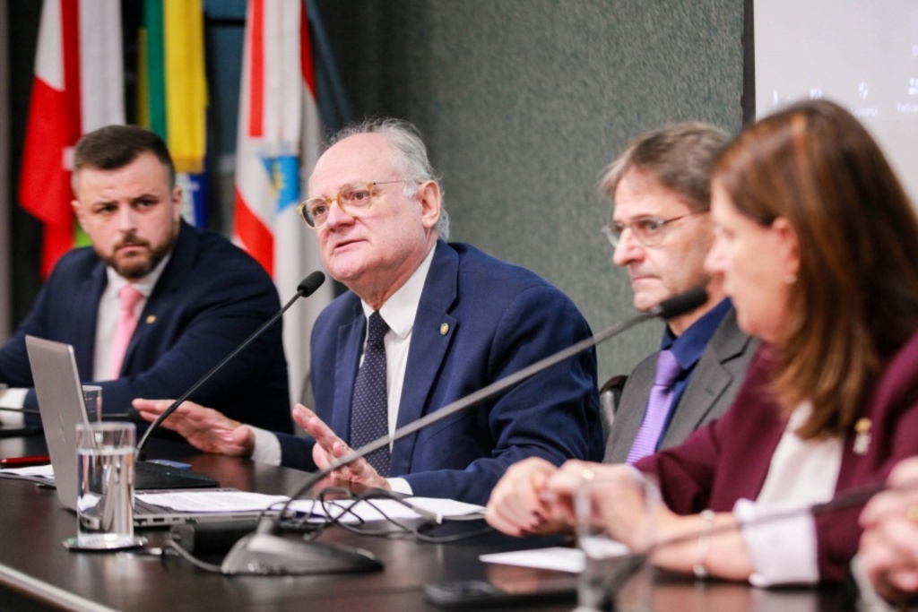 DR. VICENTE PROPÕEM DISCUSSÃO SOBRE EFICIÊNCIA DA REDE DE ATENDIMENTO DE URGÊNCIA E EMERGÊNCIA NOS MUNICÍPIOS