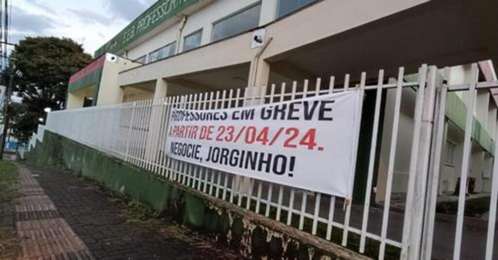 São 38 escolas em greve no Oeste de SC