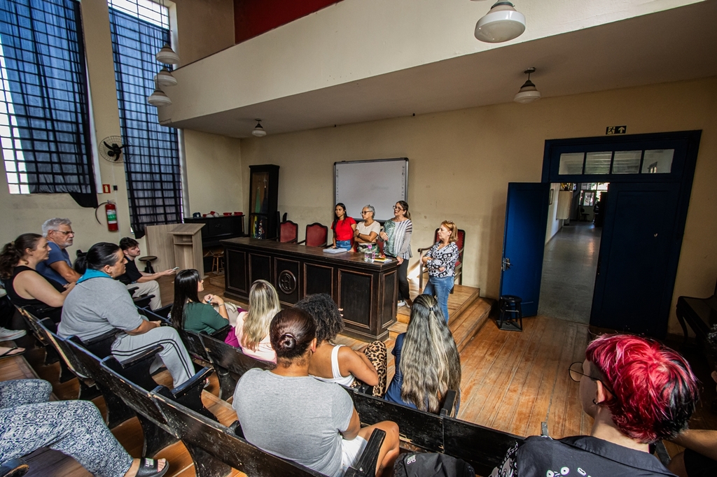 Colégio Assis Brasil tem aulas suspensas e horários reduzidos por falta de professores