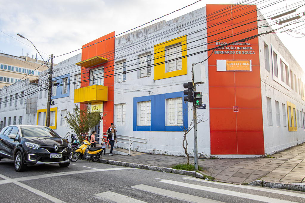 Foto: Volmer Perez - DP - Laudo aponta riscos para o prédio que abriga a escola
