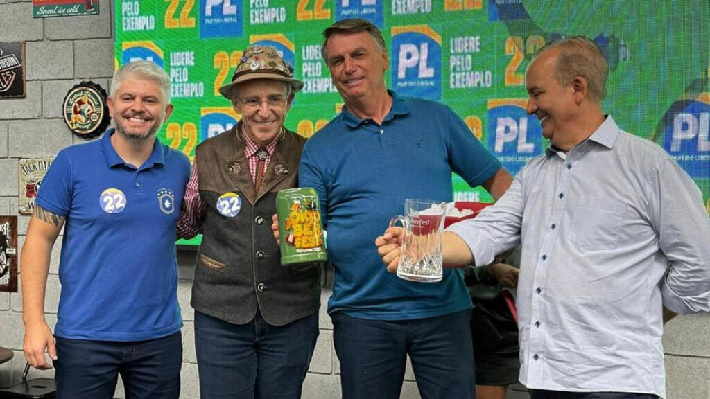 Prefeito de Blumenau convida Bolsonaro para a Oktoberfest
