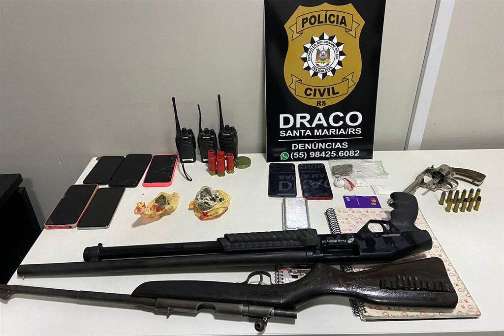 Galeria de imagens: Armas, munições, drogas e outros objetos foram apreendidos na operação
