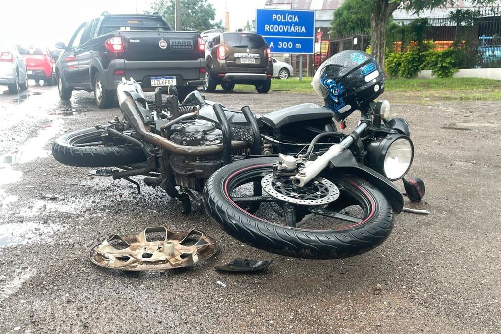 título imagem Motociclista fica ferido em colisão com carro na RSC-287; minutos antes rodovia registrou outro acidente