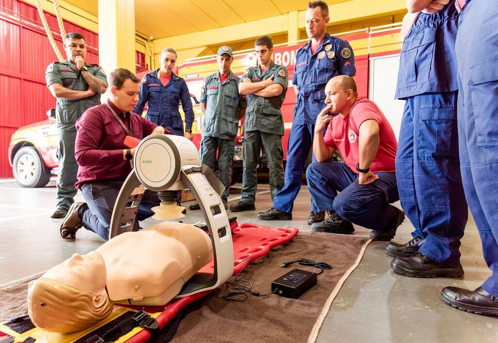 Bombeiros de Ituporanga recebem equipamento para ressuscitação cardiopulmonar