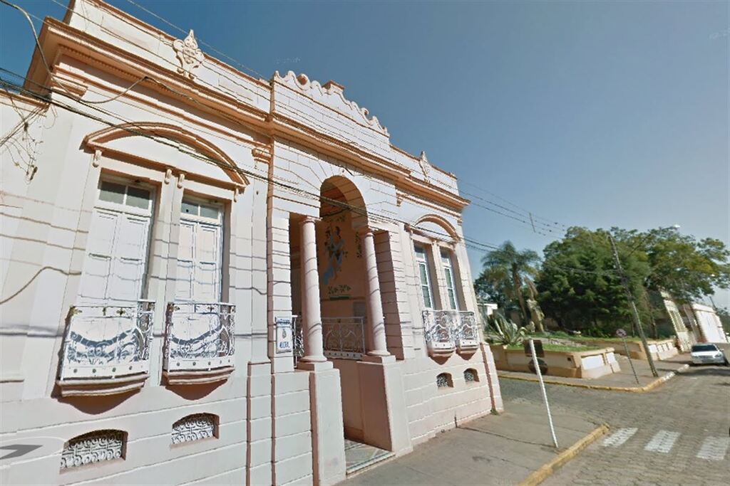 Eleitores vão ás urnas decidir prefeito temporário em São Francisco de Assis