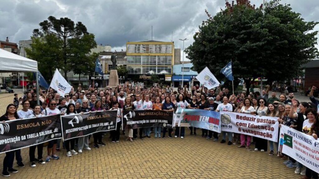 Em greve, professores pressionam Governo do Estado e mobilizam profissionais regionalmente