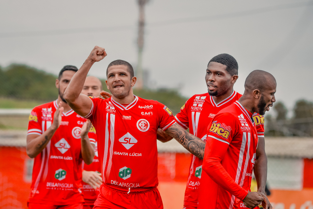 título imagem Na Baixada, Inter-SM goleia o Futebol Com Vida por 5 a 1 e assume a vice-liderança na Divisão de Acesso