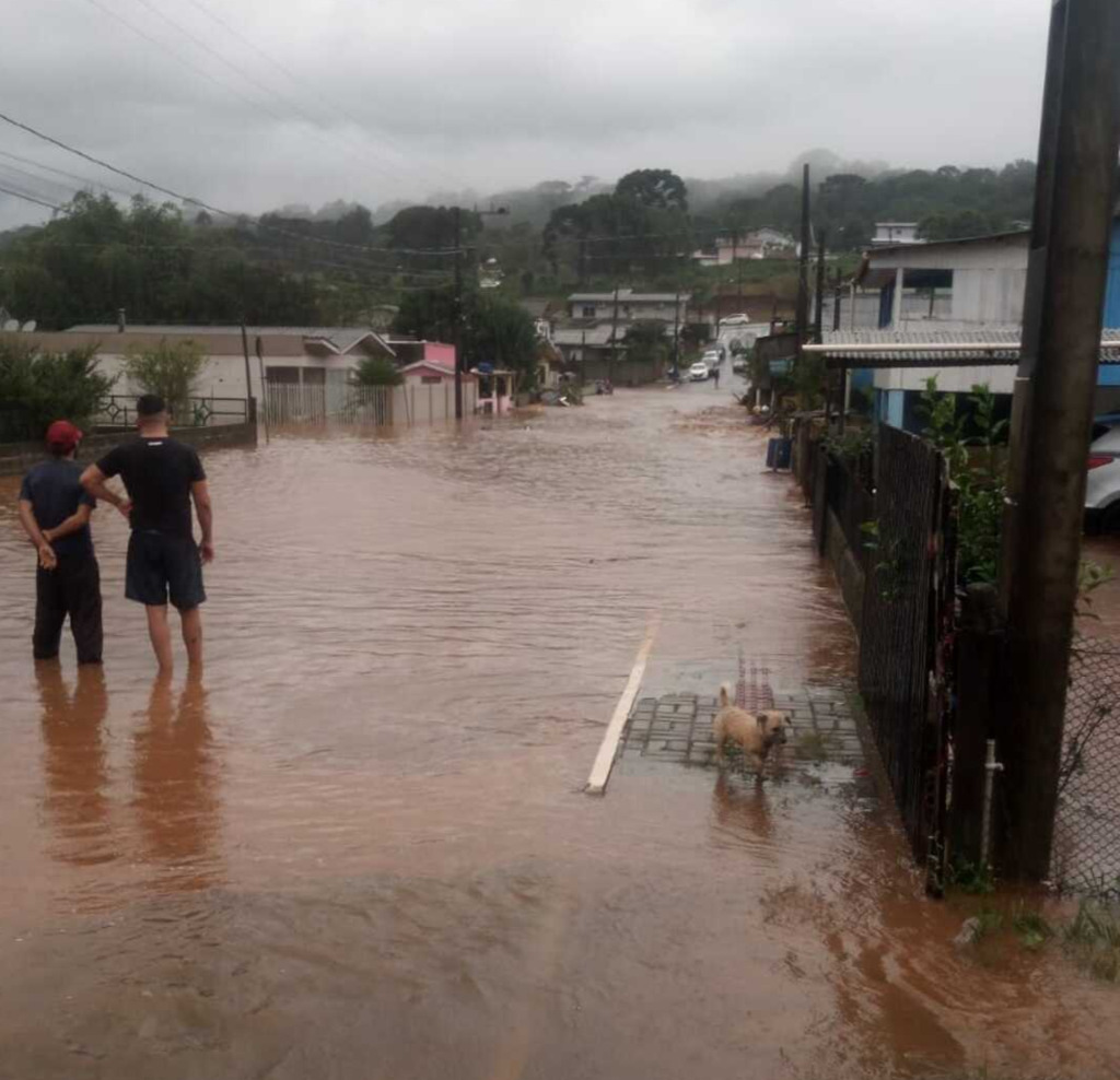 Chuva intensa e torrencial afeta alguns municípios do Oeste