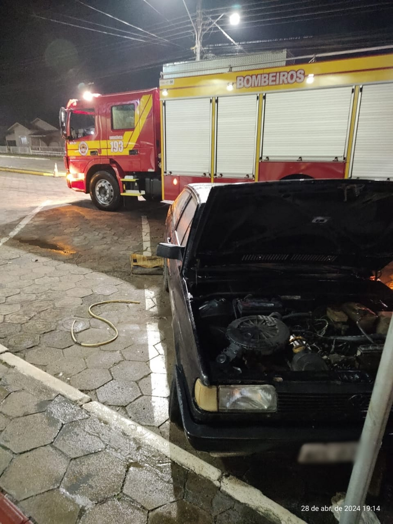 Princípio de incêndio em veículo é rapidamente controlado em Irineópolis
