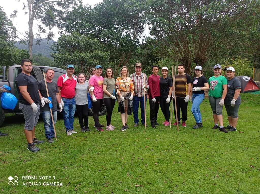Prefeitura de Santa Terezinha participa de ação ambiental na Serra do Ruthes
