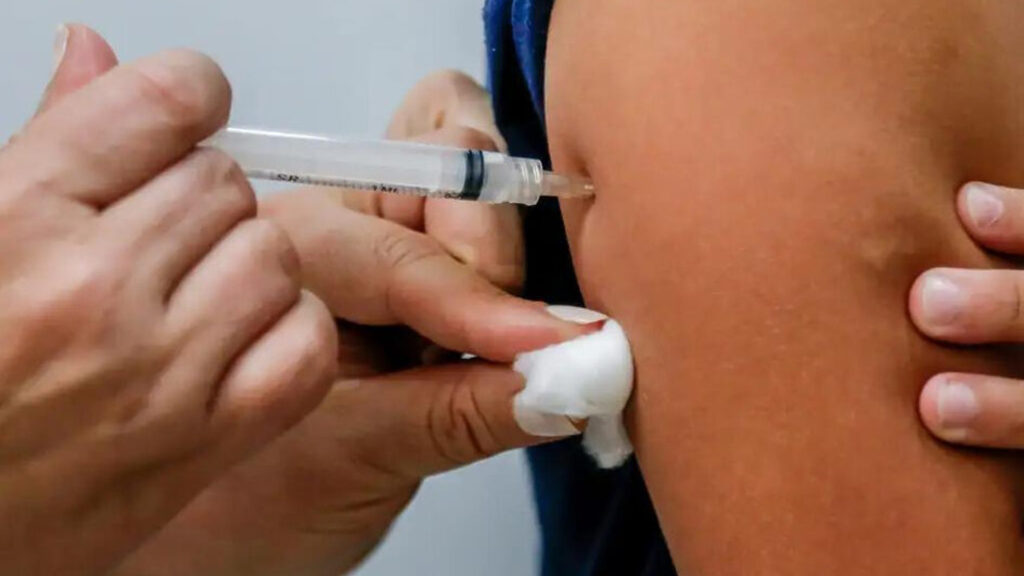 Vacinação contra dengue em SC fica abaixo da meta e atinge menos de 25% do público-alvo