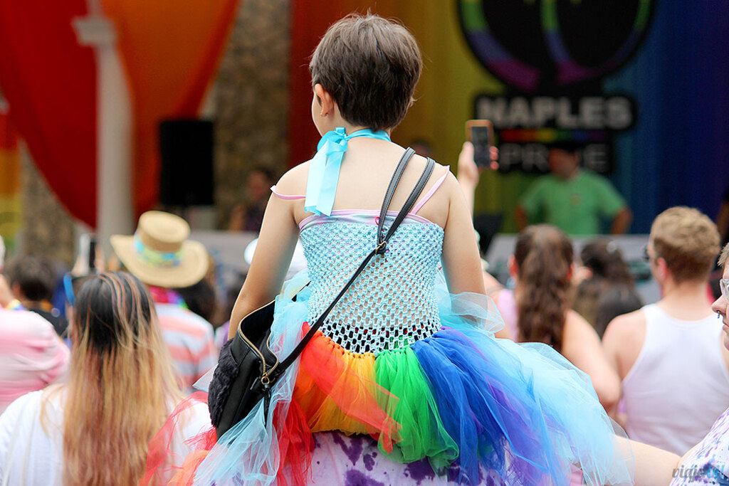 Deputada de SC quer dar fim a participação de menores de idade em desfiles da Parada LGBTQIAPN+