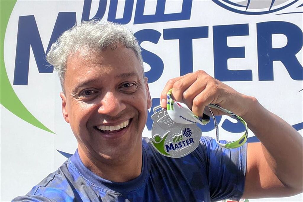 Professor de Santa Maria conquista vice-campeonato brasileiro de vôlei master