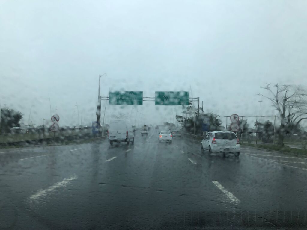 Previsão do tempo: frente fria provoca temporais e chuva intensa nos próximos dias em Santa Catarina