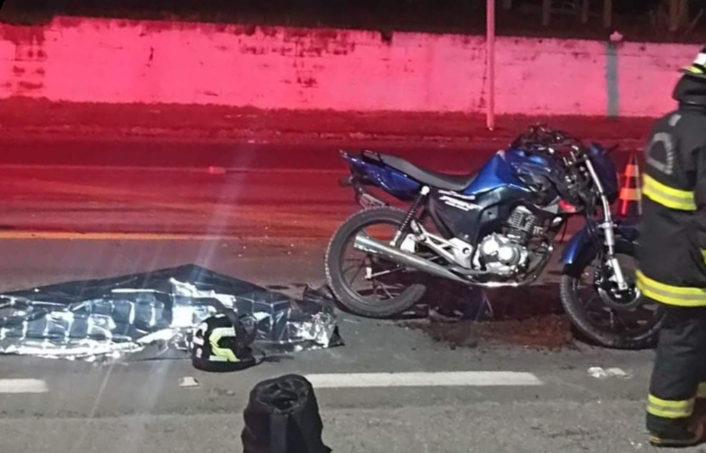 Motorista foge após colisão fatal com motociclista na BR-470