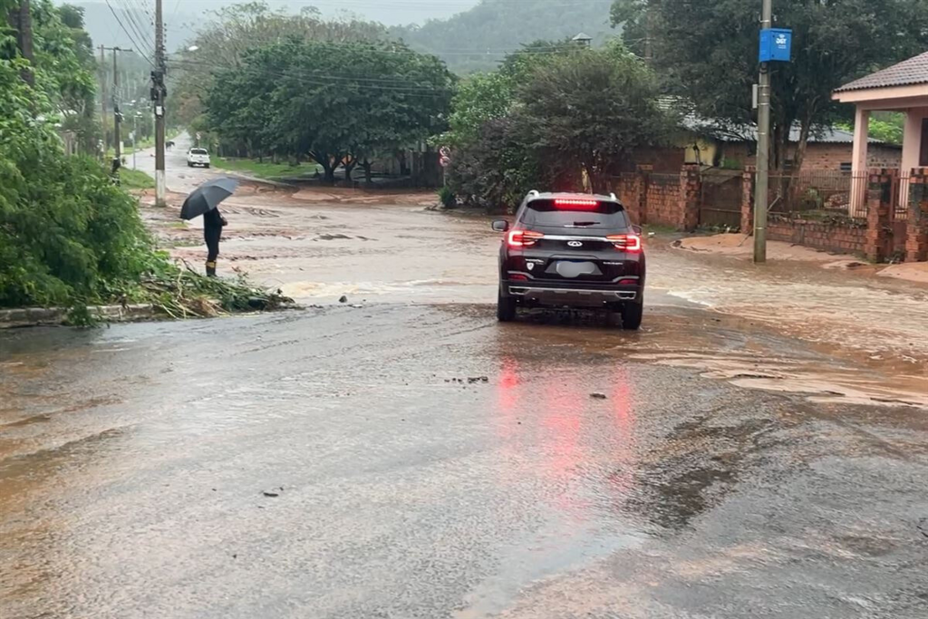 Estrada do Perau, entre Santa Maria e Itaara, segue bloqueada