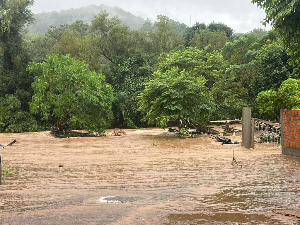 título imagem Rio Grande do Sul chega a 10 mortes em decorrência das chuvas