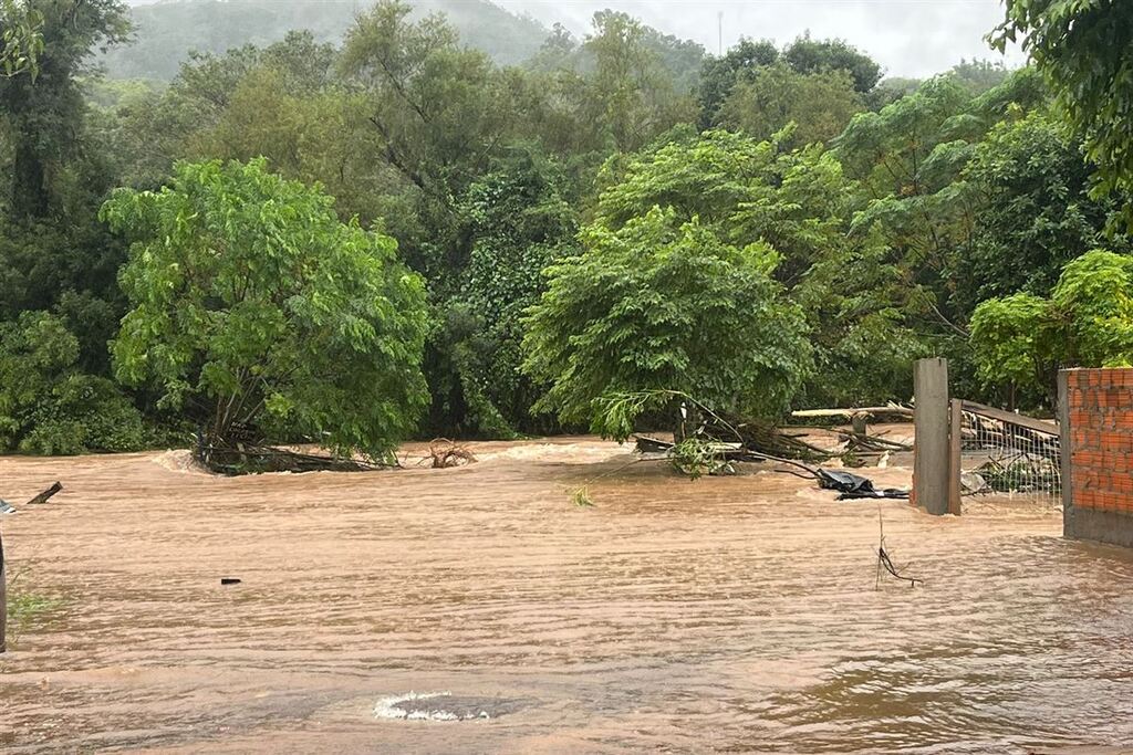 Governo do Estado estima prejuízos iniciais de R$ 100 milhões em áreas afetadas pelas fortes chuvas