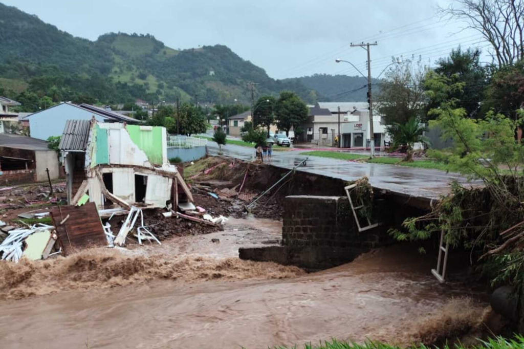 Todas as localidades de Nova Palma têm famílias isoladas; 20 pessoas deixaram suas casas
