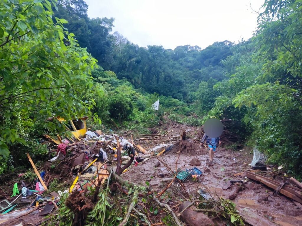 título imagem Vítimas das enchentes na região serão veladas nesta quinta-feira