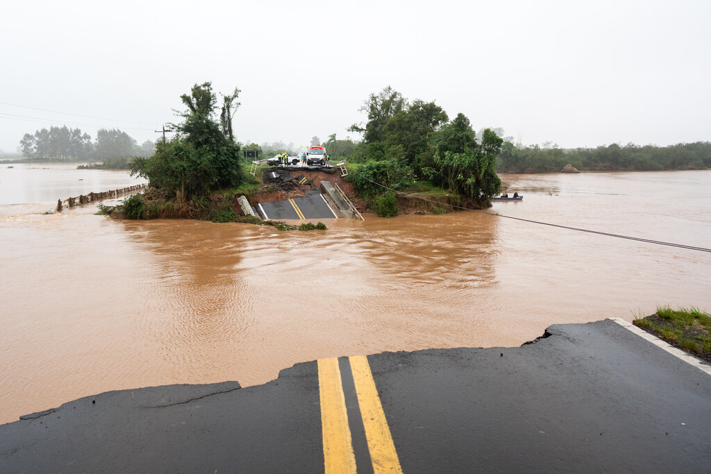 título imagem Rio Grande do Sul registra 29 mortes em decorrência das enchentes