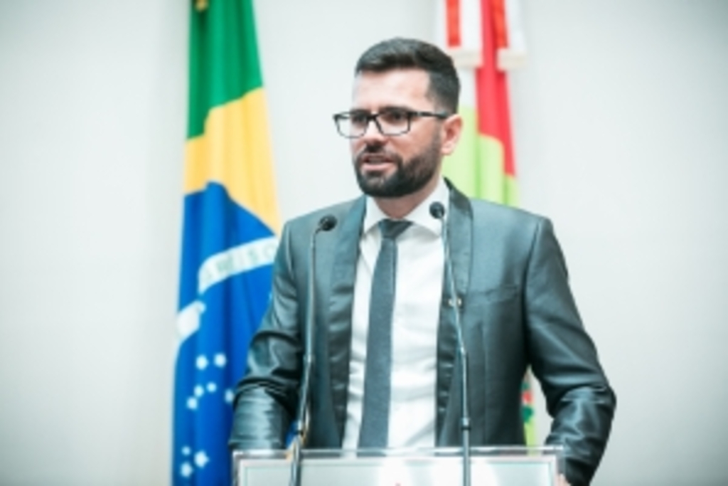 Deputado aponta campanha antecipada do presidente Lula em ato no Dia do Trabalhador