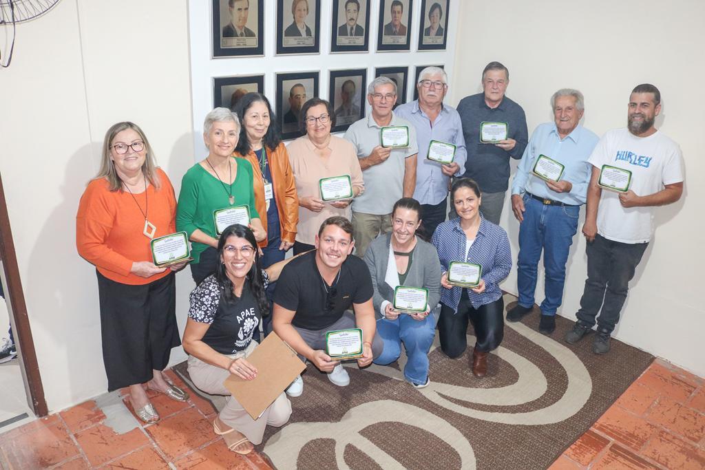 INAUGURADA A GALERIA DOS PRESIDENTES NA APAE DE PRAIA GRANDE