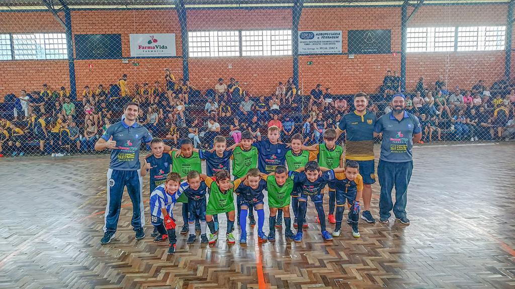 ESCOLINHA DE FUTEBOL DE MORRINHOS DO SUL REALIZA AMISTOSO COM TERRA DE AREIA