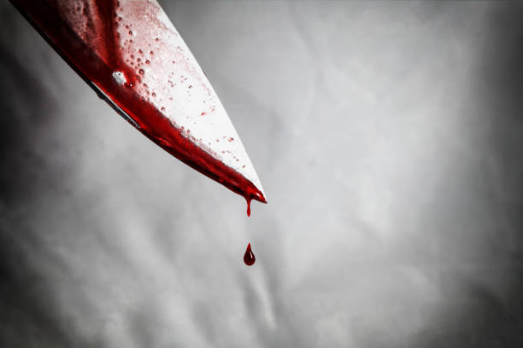 (Imagem sanchairat) - Mulher é assassinada a facadas na frente dos filhos