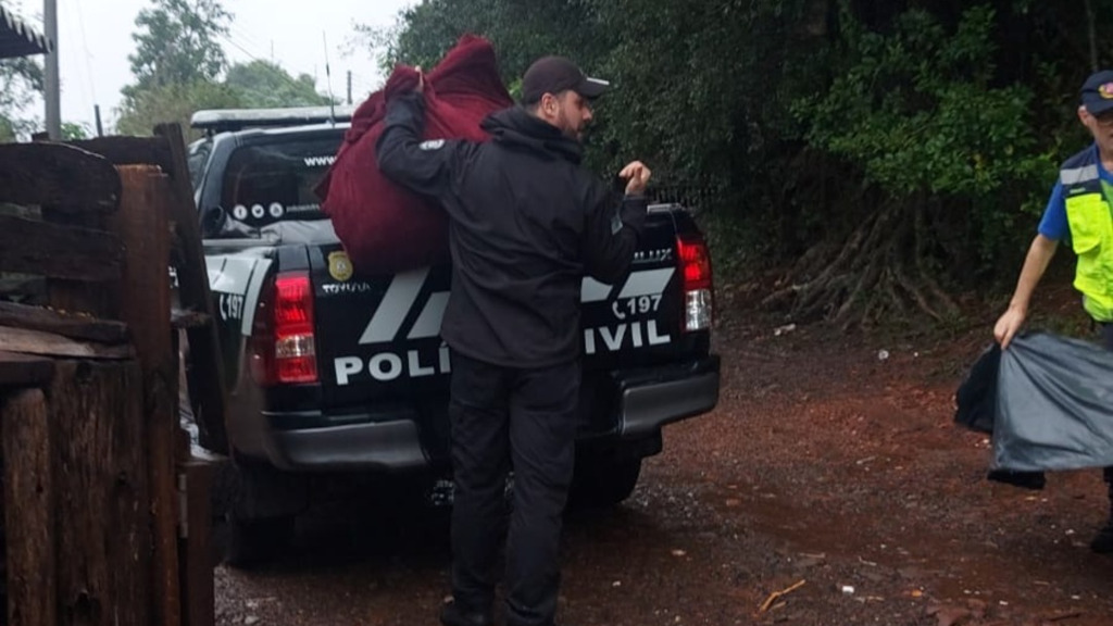 Polícia Civil trabalha no auxílio e resgate de desabrigados pelos temporais em Santa Maria e região