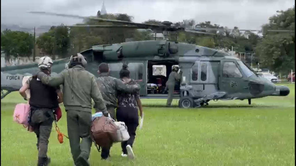 VÍDEO: Em Agudo, quatro gestantes em situação de risco são resgatadas pela Base Aérea