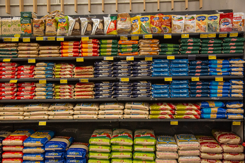 Mesmo com estradas bloqueadas, supermercados de Santa Maria não devem ter falta de alimentos