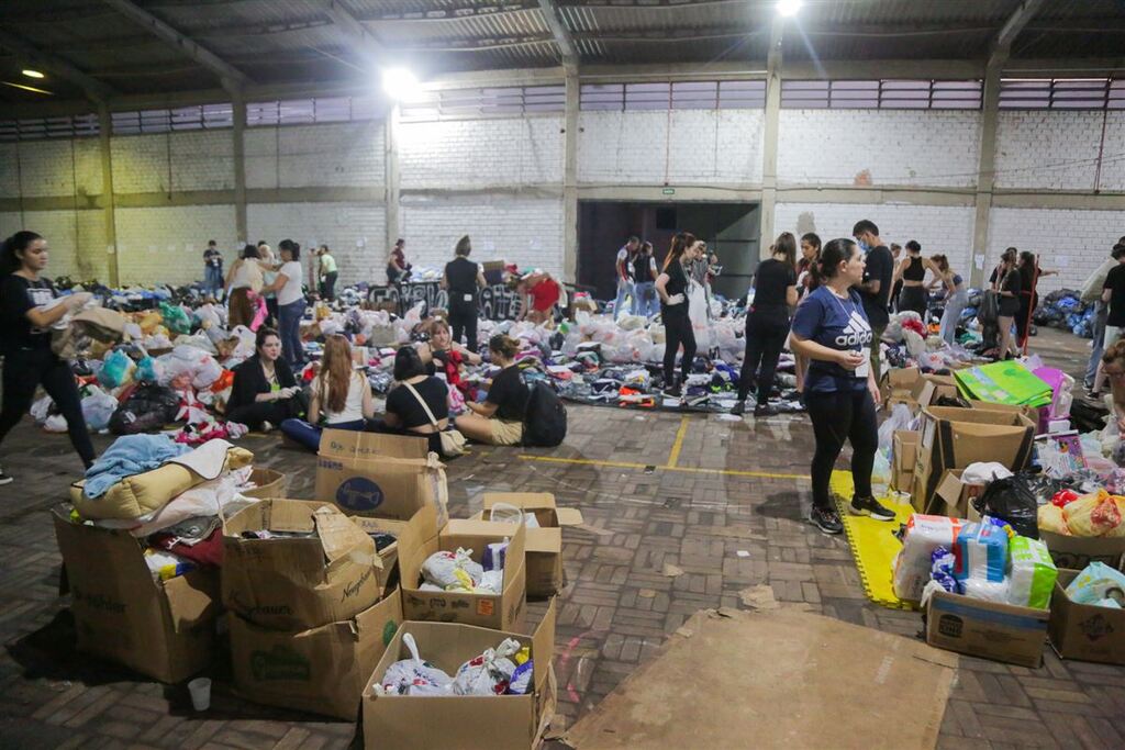 Central de solidariedade mobiliza cerca de 300 voluntários em ações de Santa Maria; saiba como doar