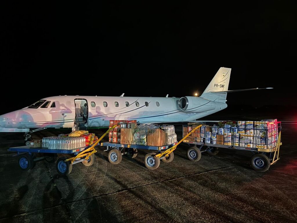 Foto: Divulgação - A carga de itens como água potável, papel higiênico, alimentos e ração chegou em Santa Maria na noite de segunda (6).
