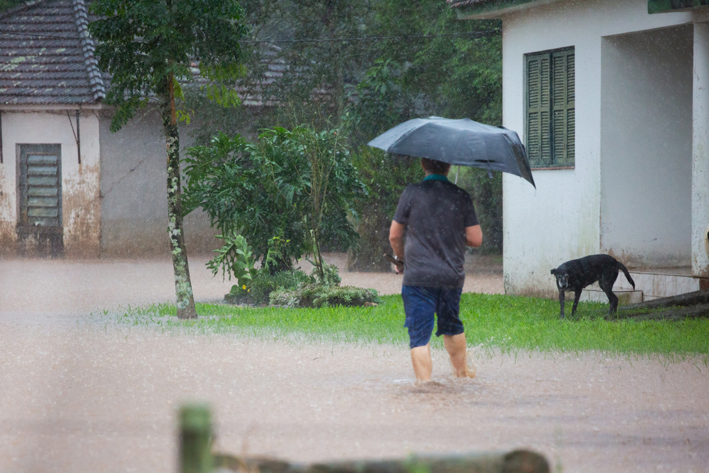 Especialista explica por que chuvas intensas têm sido mais frequentes no Rio Grande do Sul