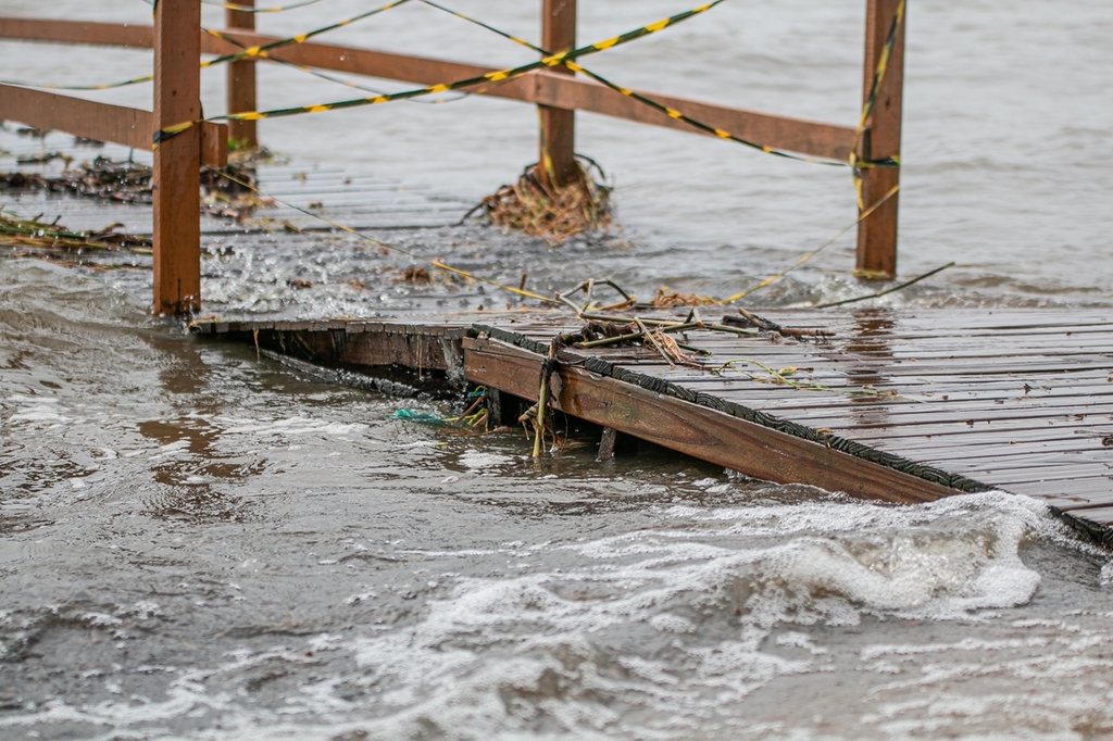 Nível da água cai em Pelotas, mas alerta permanece