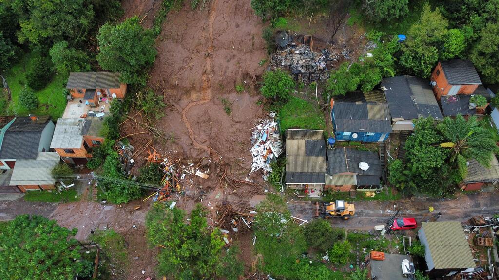 título imagem Rio Grande do Sul registra 100 mortes pelas enchentes; 130 pessoas seguem desaparecidas