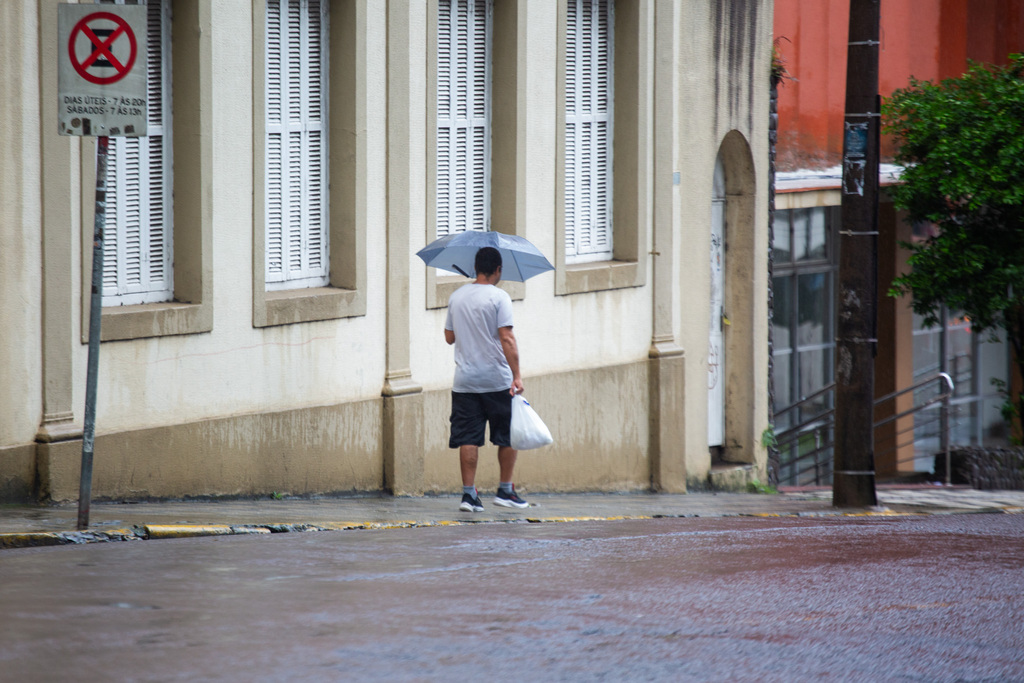 Defesa Civil do RS emite alerta para novas tempestades no final de semana