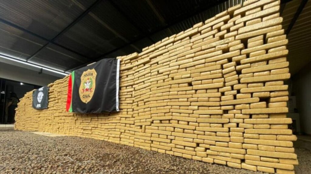 Foi apreendida 1,7 mil tonelada de maconha (Foto: Polícia Civil, Divulgação) - 